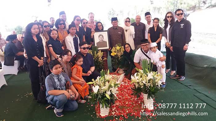 moment keluarga di pemakaman islam sandiegohills