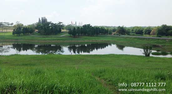 Danau yang indah dan di nyaman menambah suasana menjadi lebih tenang