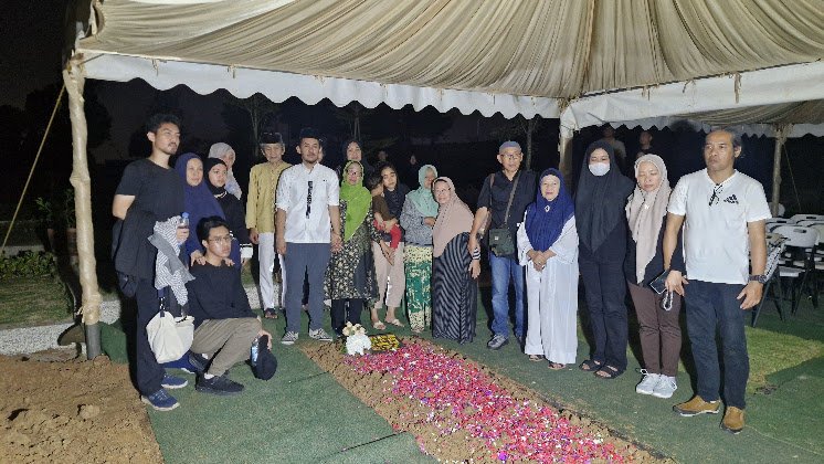 Pemakaman malam area Muslim San Diego Hills