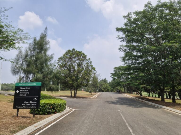 Akses jalan yang Lebar di San Diego Hills