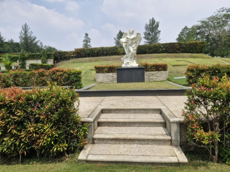 Contoh lahan Private Patung San Diego Hills dengan patung monumen personal