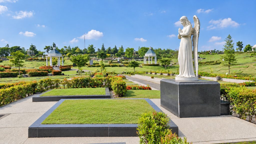 Monumen patung malaikat di area Private Patung San Diego Hills, Karawang