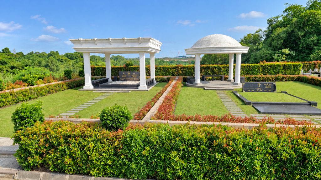 Contoh lahan Peak Estate San Diego Hills dengan gazebo dan taman luas