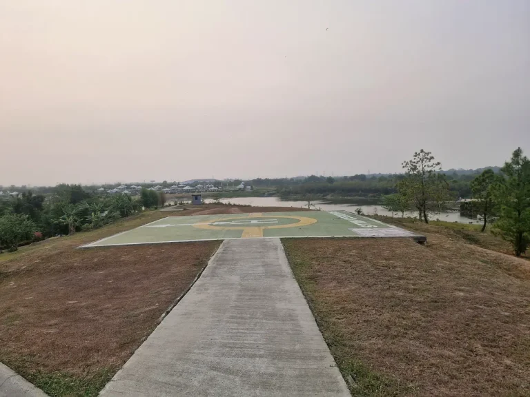 Helipad di kawasan San Diego Hills dengan pemandangan perbukitan