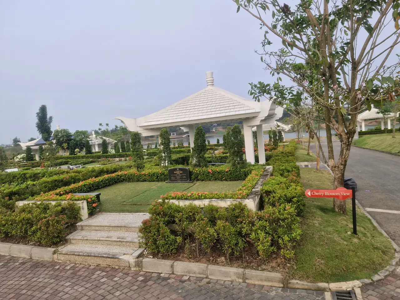 Lahan tipe Paviliun dan Private Estate di Cherry Blossom View San Diego Hills dengan pagar tanaman rapi