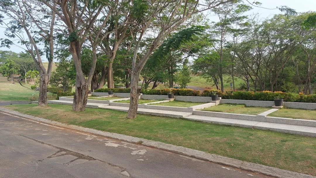 Area makam yang rindang dan terawat, contoh hal yang perlu dicek sebelum membeli tanah kuburan
